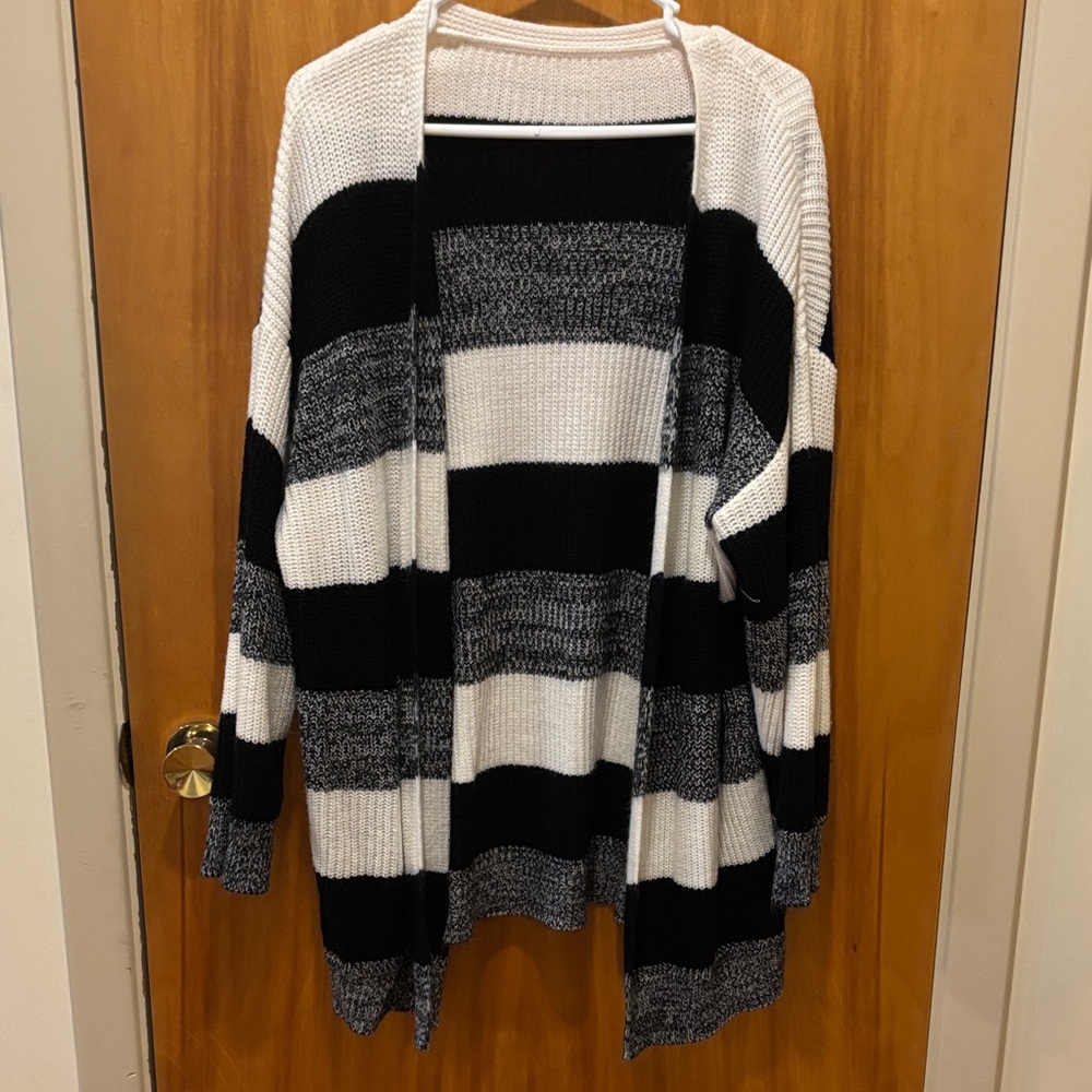 ⭐ 3 for $15 SHEIN Black and White Striped Cardigan